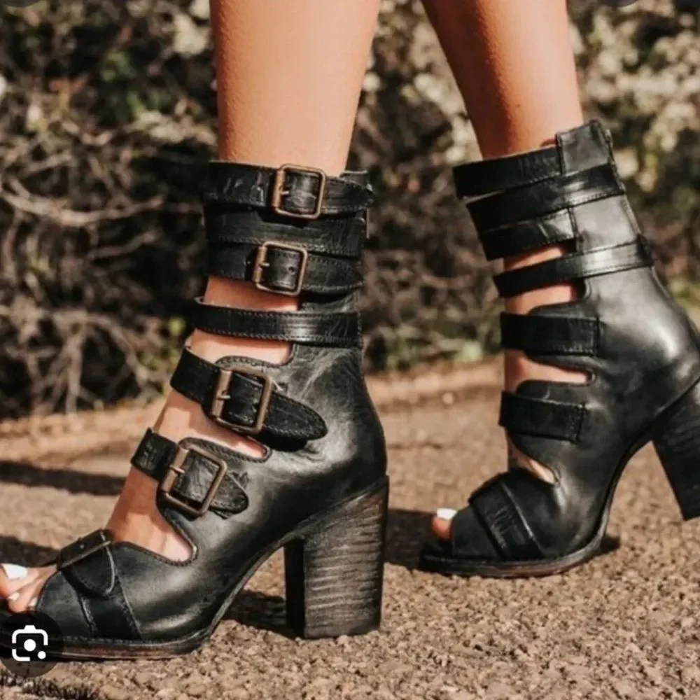 Freebird by Steven BOND Black On Black Snakeskin Gladiator Sandal Size 8
